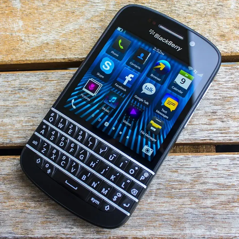Blackberry-Q10-2