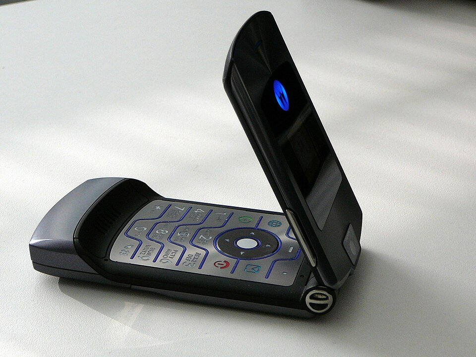 Motorola-Razr-V3i-6